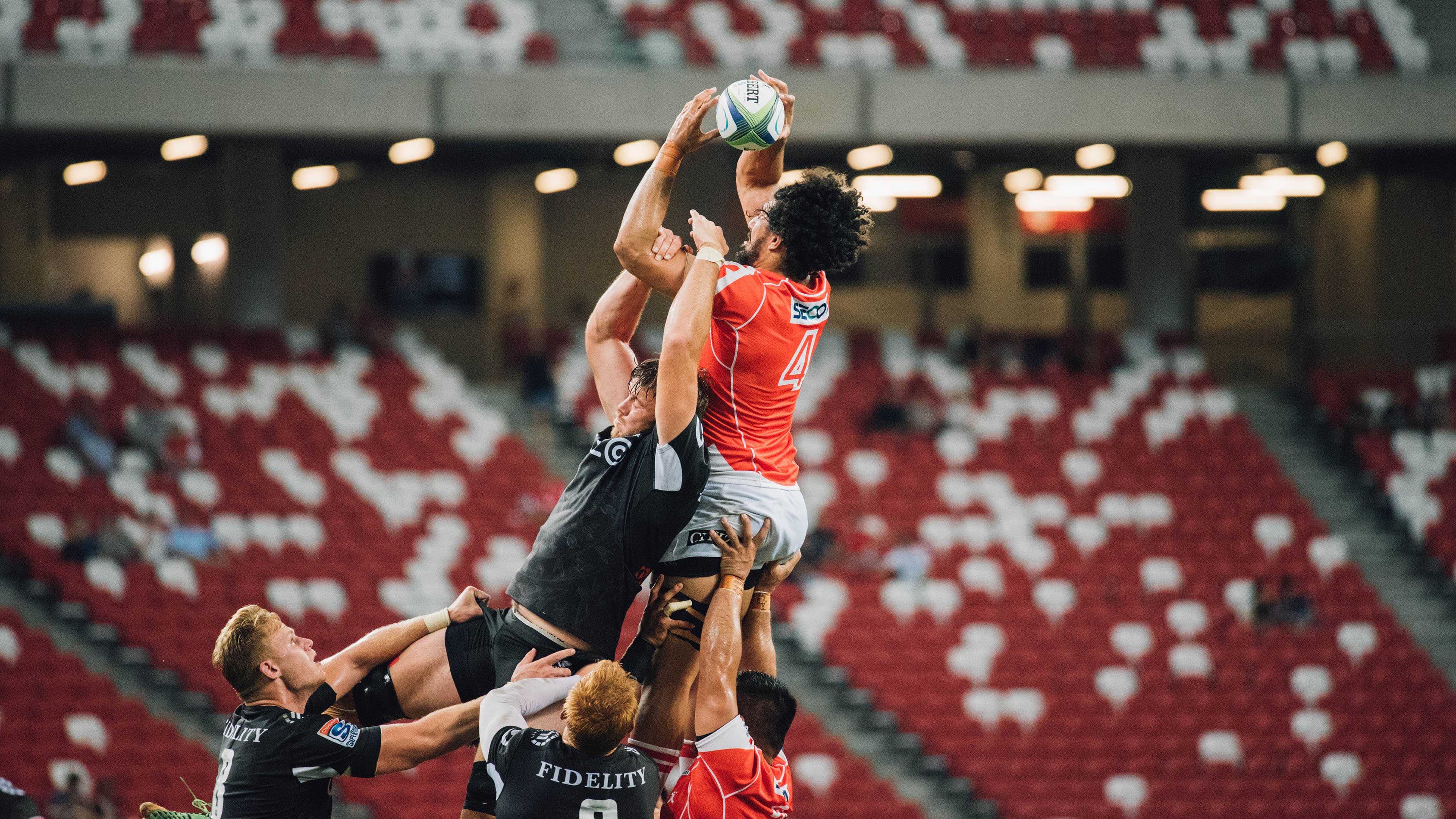 亚洲俱乐部杯赛场进入白热化，球迷热情高涨，亚洲足球联赛小组赛激战正酣